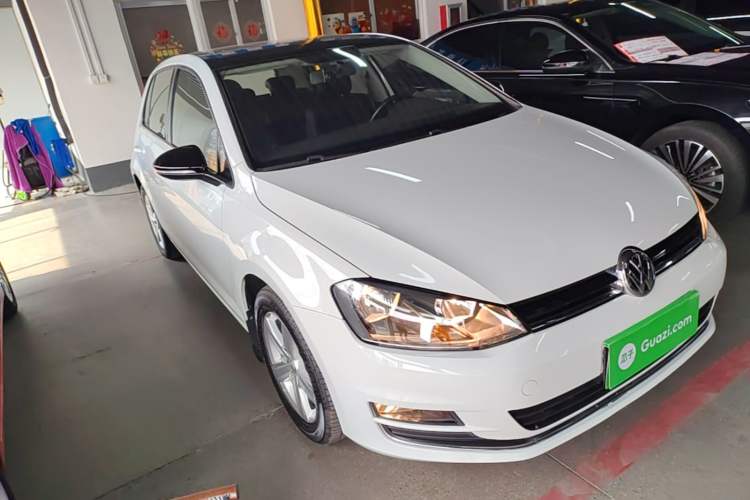 Used Volkswagen Golf 2015 1.6L Automatic Comfort Model Front Right 45 Deg