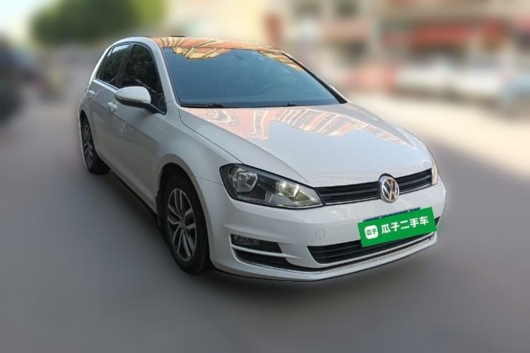 Used Volkswagen Golf 2015 1.4TSI Automatic Luxury Model Front Right 45 Deg