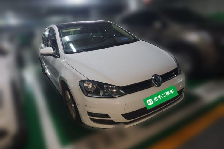 Used Volkswagen Golf 2015 1.6L Automatic Fashion Model Front Right 45 Deg