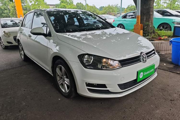 Used Volkswagen Golf 2015 1.4TSI Automatic Luxury Model Front Right 45 Deg