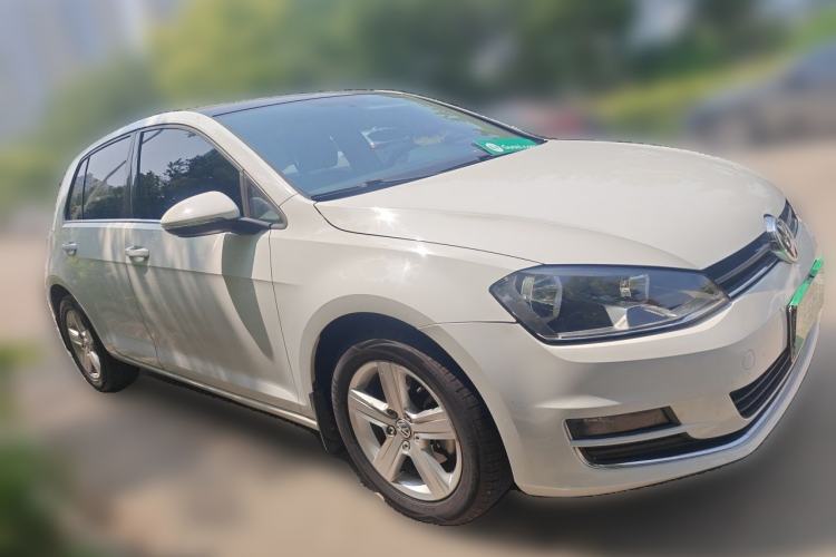 Used Volkswagen Golf 2015 1.6L Automatic Comfort Model Front Right 45 Deg