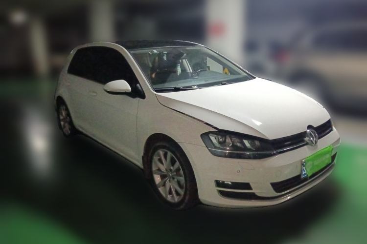 Used Volkswagen Golf 2015 1.4TSI Automatic Flagship Model Front Right 45 Deg
