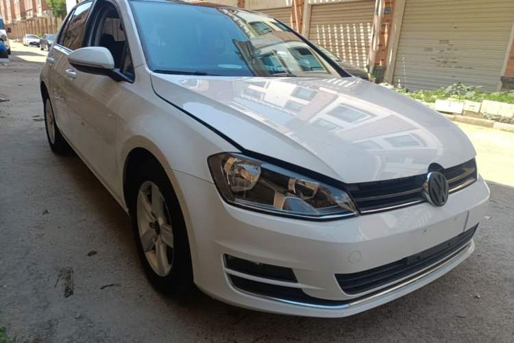 Used Volkswagen Golf 2015 1.4TSI Automatic Comfort Model Front Right 45 Deg
