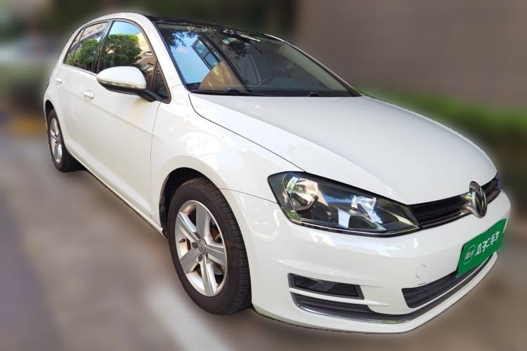 Used Volkswagen Golf 2015 1.4TSI Automatic Luxury Model Front Right 45 Deg