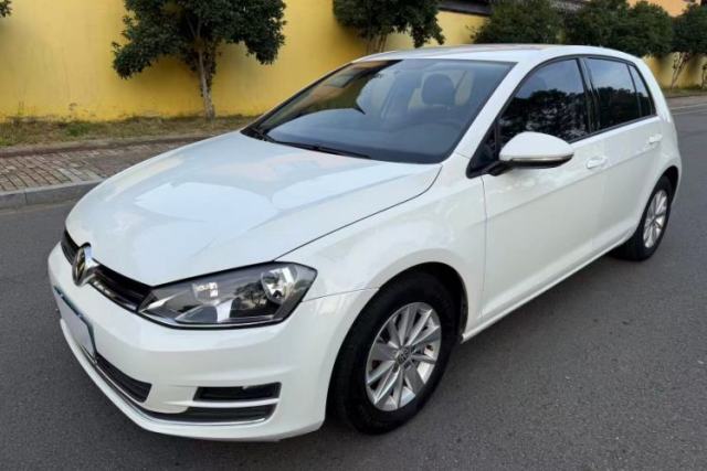 Ojetý Volkswagen Golf 2015 1.6L Automatic Fashion Model