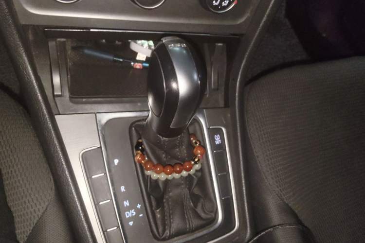 Used Volkswagen Golf 2015 1.4TSI Automatic Comfort Model Gear Lever