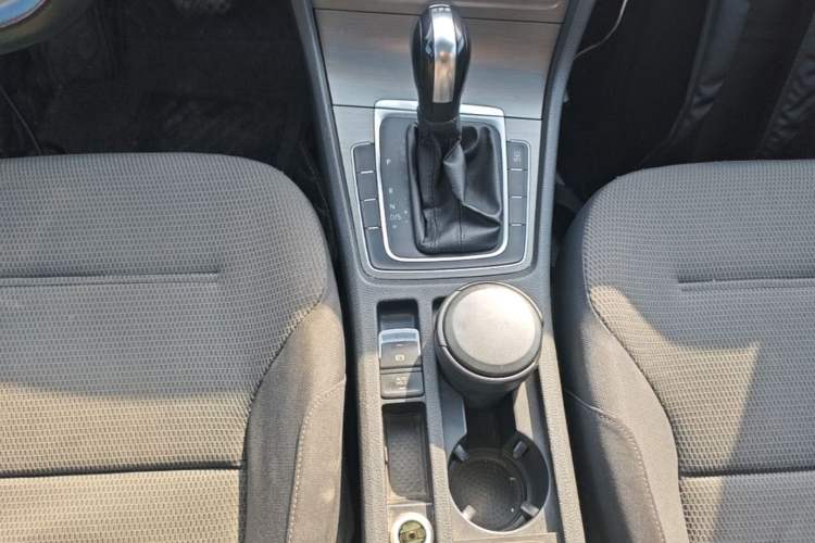 Used Volkswagen Golf 2015 1.4TSI Automatic Comfort Model Gear Lever