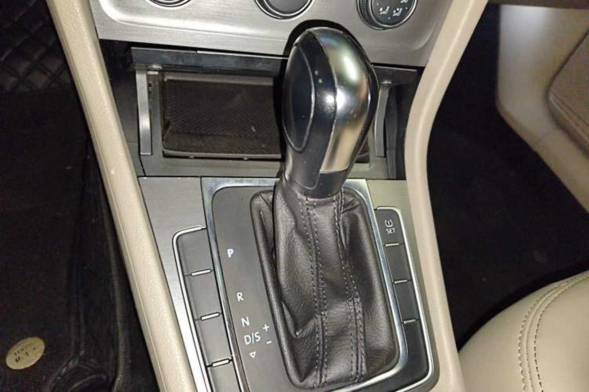 Used Volkswagen Golf 2015 1.6L Automatic Comfort Model Gear Lever