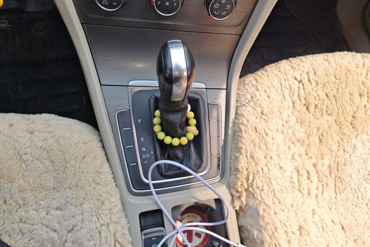 Used Volkswagen Golf 2015 1.4TSI Automatic Comfort Model Gear Lever