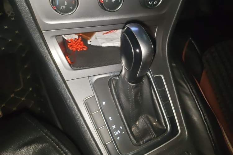 Used Volkswagen Golf 2015 1.6L Automatic Fashion Model Gear Lever