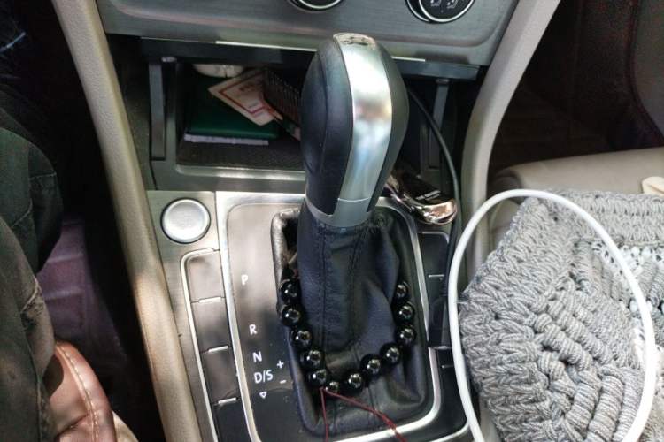 Used Volkswagen Golf 2015 1.4TSI Automatic Luxury Model Gear Lever