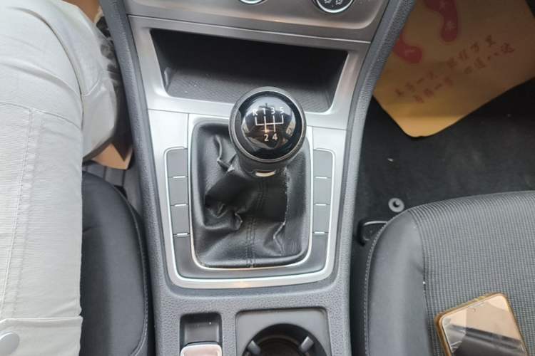 Used Volkswagen Golf 2015 1.6L Manual Fashion Edition Gear Lever