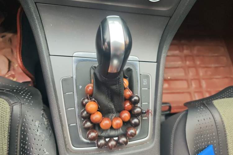 Used Volkswagen Golf 2015 1.6L Automatic Fashion Model Gear Lever