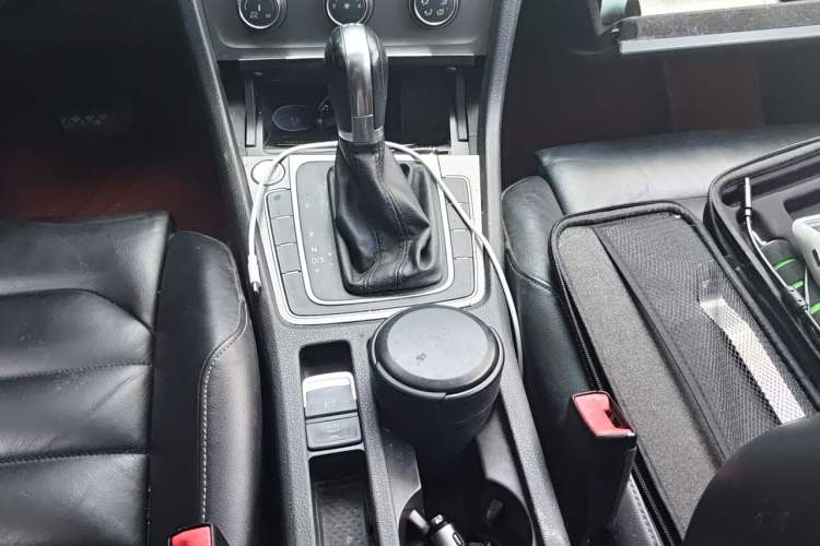 Used Volkswagen Golf 2015 1.4TSI Automatic Luxury Model Gear Lever