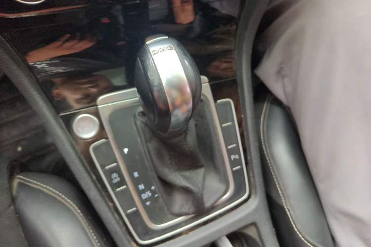 Used Volkswagen Golf 2015 1.4TSI Automatic Flagship Model Gear Lever