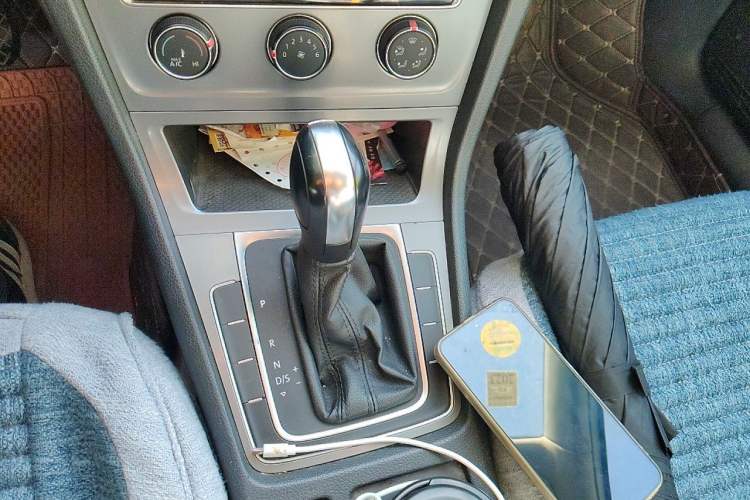 Used Volkswagen Golf 2015 1.6L Automatic Fashion Model Gear Lever