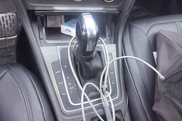 Used Volkswagen Golf 2015 1.4TSI Automatic Comfort Model Gear Lever