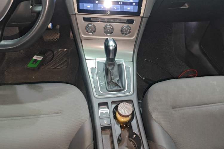 Used Volkswagen Golf 2015 1.2TSI Automatic Comfort Model Gear Lever