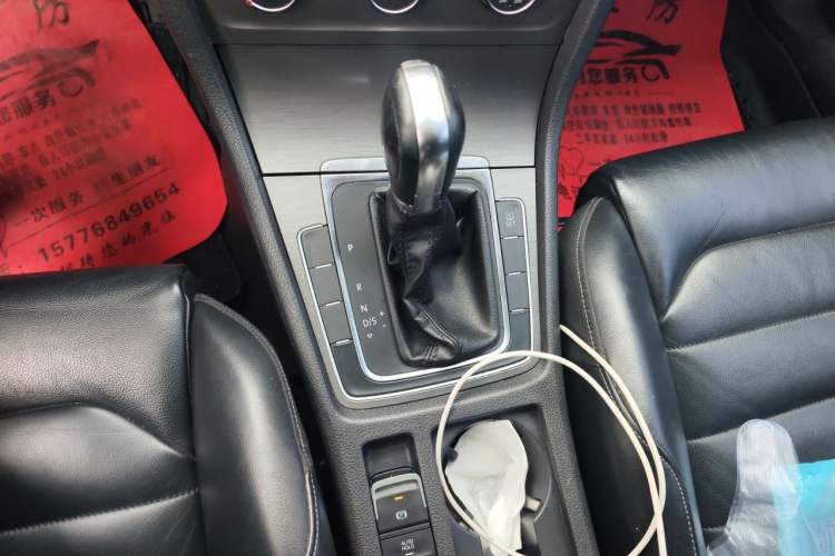 Used Volkswagen Golf 2015 1.6L Automatic Comfort Model Gear Lever