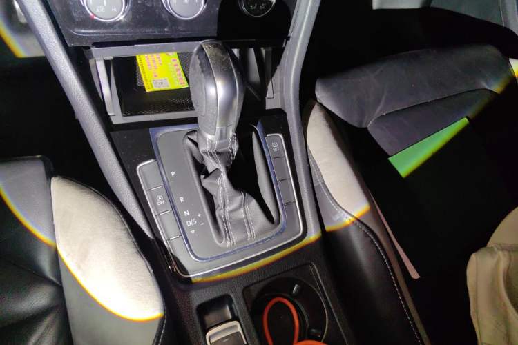 Used Volkswagen Golf 2015 1.4TSI Automatic R-Line Gear Lever