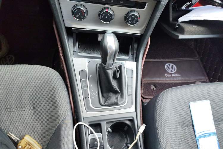 Used Volkswagen Golf 2015 1.4TSI Comfort Travel Edition Gear Lever