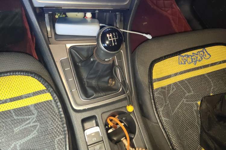 Used Volkswagen Golf 2015 1.4TSI Manual Comfort Model Gear Lever