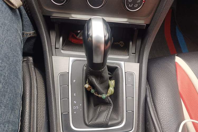 Used Volkswagen Golf 2015 1.6L Automatic Comfort Model Gear Lever