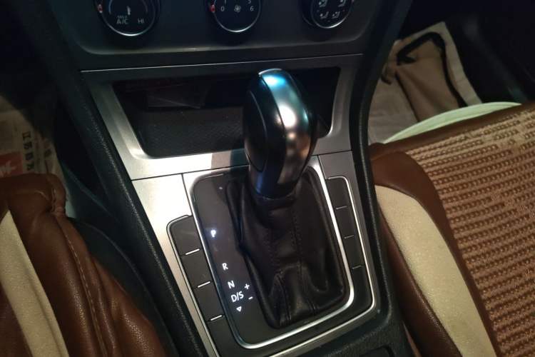 Used Volkswagen Golf 2015 1.6L Automatic Fashion Model Gear Lever