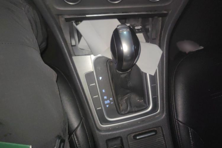 Used Volkswagen Golf 2015 1.4TSI Automatic Comfort Model Gear Lever