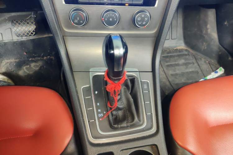 Used Volkswagen Golf 2015 1.4TSI Automatic Comfort Model Gear Lever