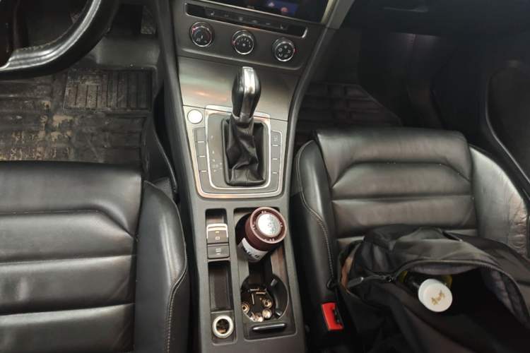 Used Volkswagen Golf 2015 1.4TSI Automatic Luxury Model Gear Lever