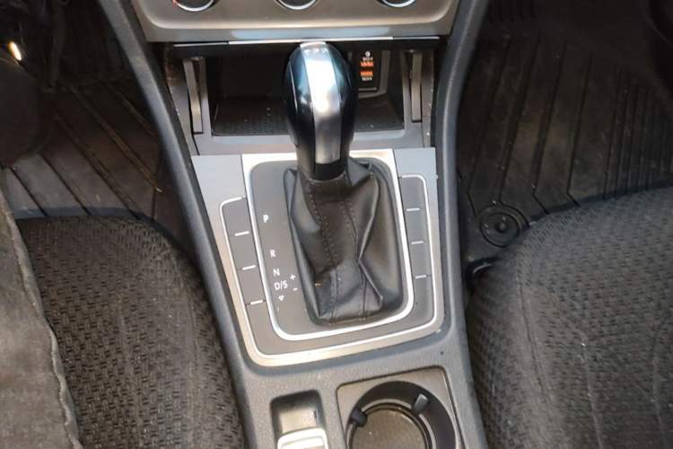 Used Volkswagen Golf 2015 1.4TSI Automatic Comfort Model Gear Lever