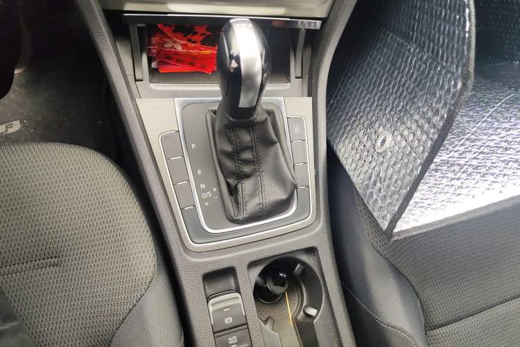 Used Volkswagen Golf 2015 1.4TSI Automatic Comfort Model Gear Lever