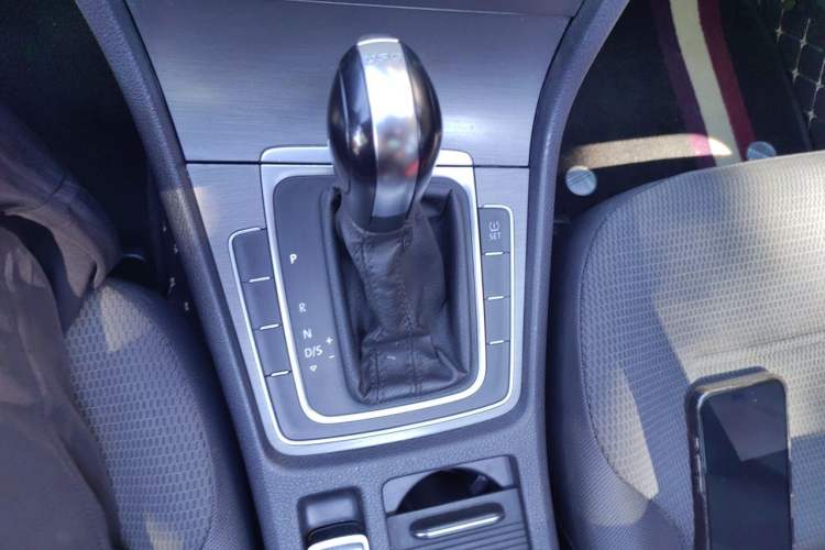 Used Volkswagen Golf 2015 1.4TSI Automatic Comfort Model Gear Lever