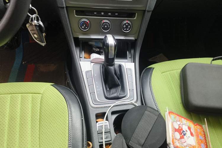 Used Volkswagen Golf 2015 1.6L Automatic Fashion Model Gear Lever
