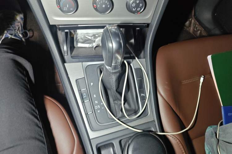 Used Volkswagen Golf 2015 1.4TSI Comfort Travel Edition Gear Lever