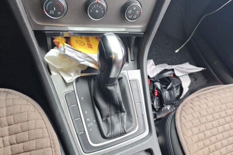 Used Volkswagen Golf 2015 1.6L Automatic Fashion Model Gear Lever