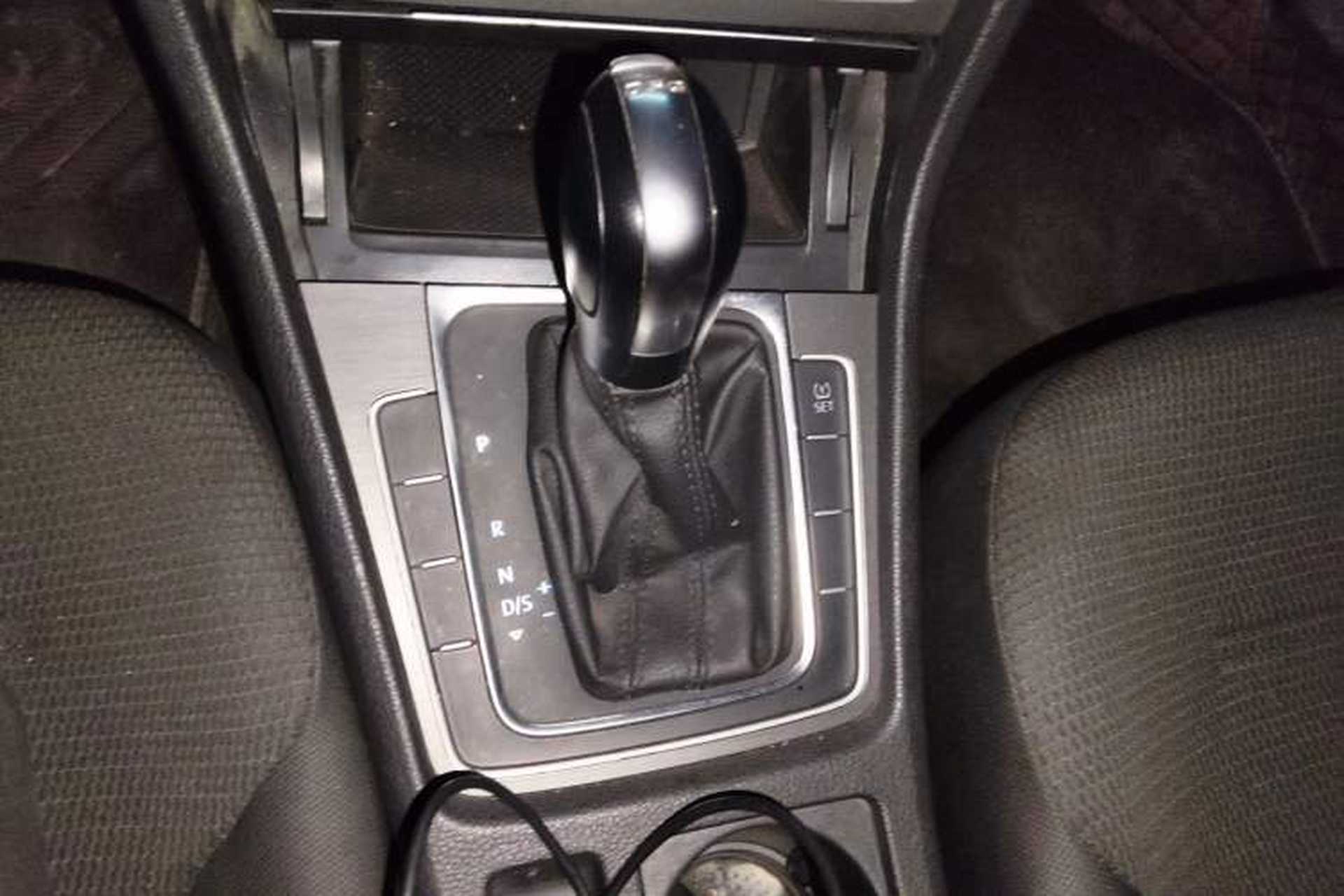 Used Volkswagen Golf 2015 1.4TSI Automatic Comfort Model Gear Lever