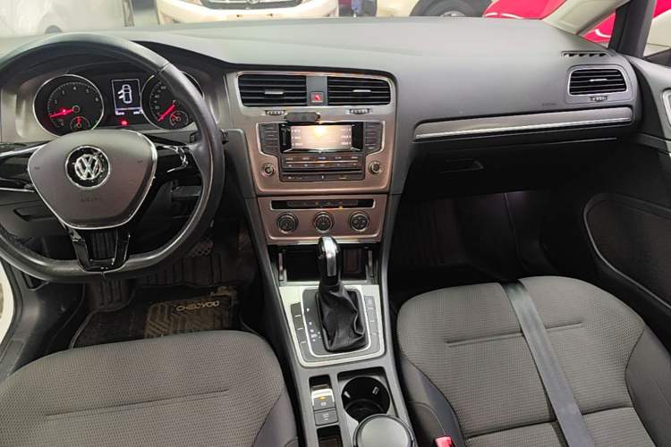 Used Volkswagen Golf 2015 1.4TSI Automatic Comfort Model Gear Lever