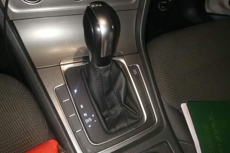 Used Volkswagen Golf 2015 1.4TSI Automatic Comfort Model Gear Lever