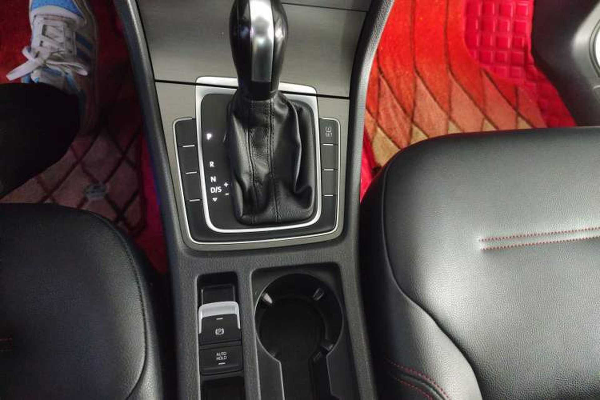 Used Volkswagen Golf 2015 1.4TSI Automatic Comfort Model Gear Lever