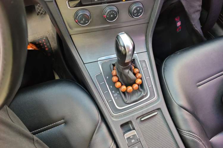 Used Volkswagen Golf 2015 1.4TSI Automatic Comfort Model Gear Lever