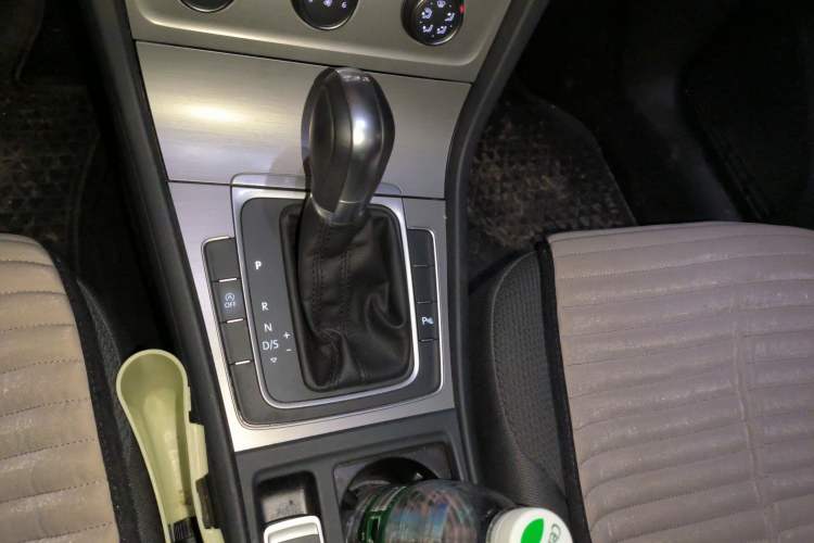 Used Volkswagen Golf 2015 1.4TSI Comfort Travel Edition Gear Lever