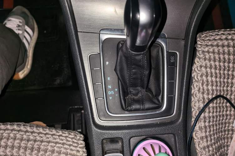 Used Volkswagen Golf 2015 1.4TSI Automatic Comfort Model Gear Lever
