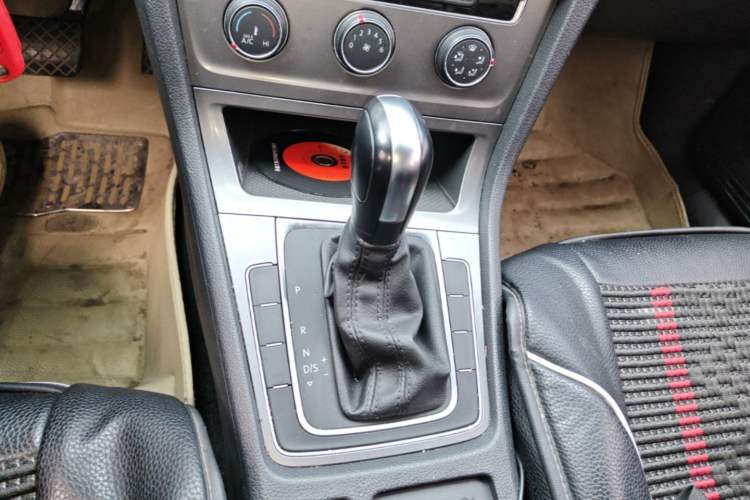 Used Volkswagen Golf 2015 1.6L Automatic Fashion Model Gear Lever
