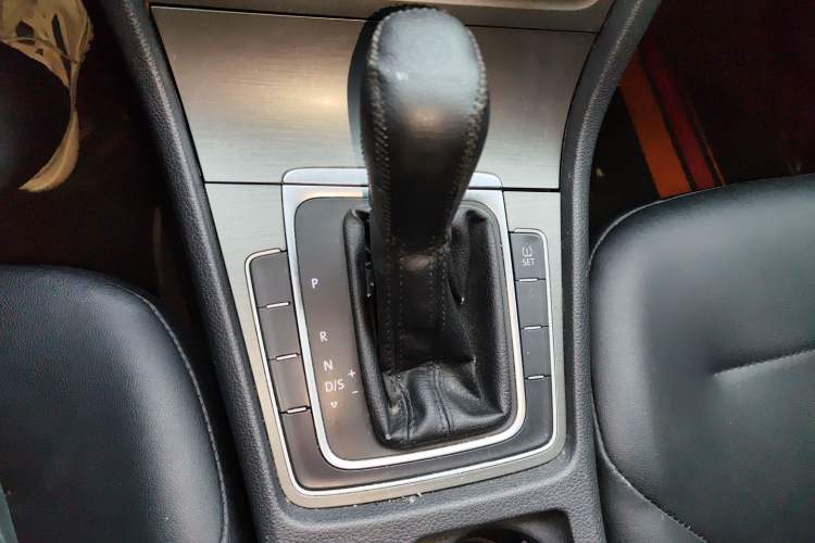 Used Volkswagen Golf 2015 1.6L Automatic Comfort Model Gear Lever