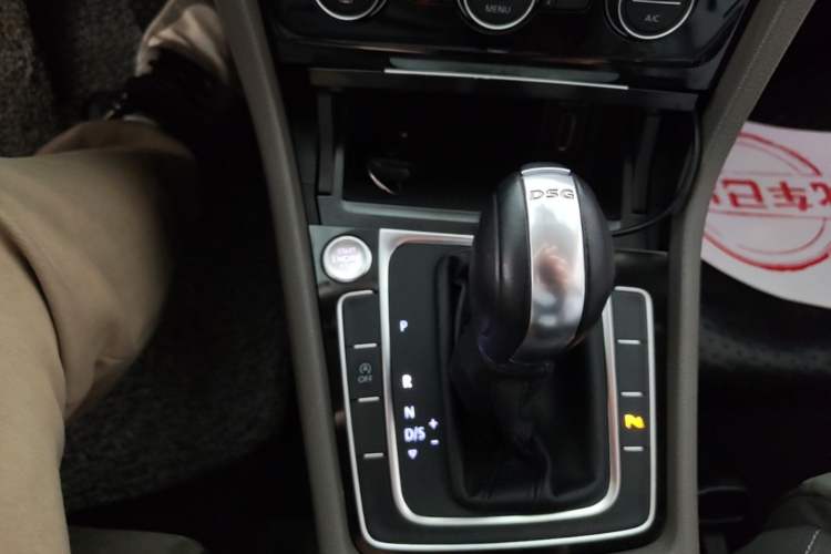 Used Volkswagen Golf 2015 1.4TSI Automatic Flagship Model Gear Lever
