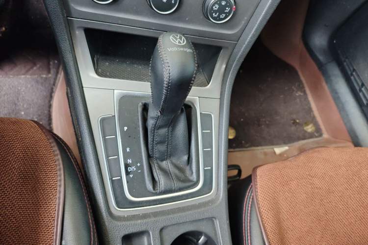 Used Volkswagen Golf 2015 1.6L Automatic Fashion Model Gear Lever