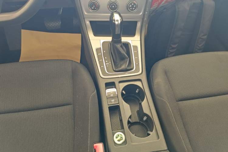 Used Volkswagen Golf 2015 1.6L Automatic Fashion Model Gear Lever