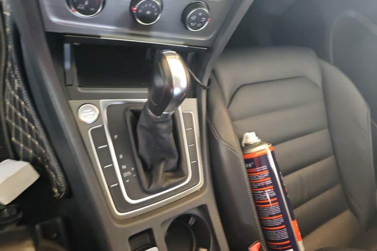 Used Volkswagen Golf 2015 1.4TSI Automatic Luxury Model Gear Lever